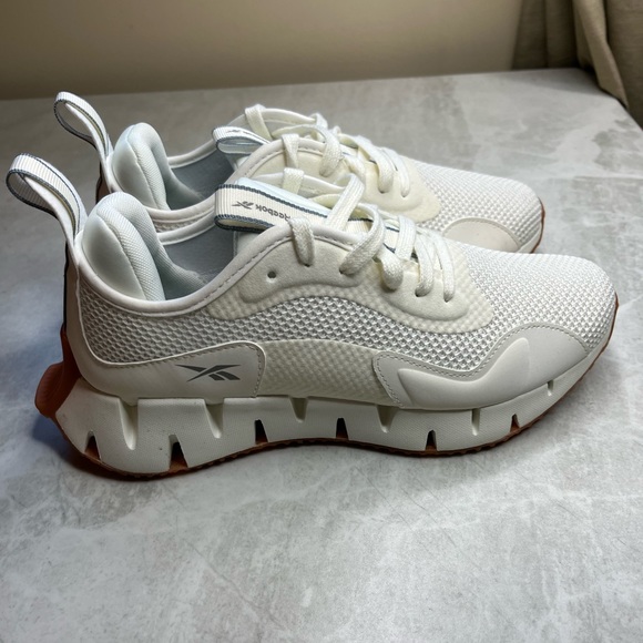 Brand New Reebok Women’s Zig Dynamica Size 8 - Picture 3 of 12